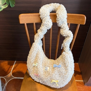 Sac Hobo en Peluche Sherpa Doux pour Femmes Avec Nœuds en Tricot Colorés Sac à Épaule en Polaire à la Mode Sac Cabas d'Hiver de Grande Capacité avec Poignée Torsadée