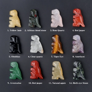 Lot de 12 figurines de dinosaures sculptées en cristal naturel et pierres précieuses