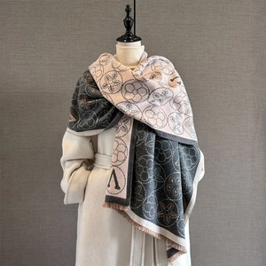 Écharpe jacquard à fleurs et lettres en beige et gris avec franges pour l'hiver