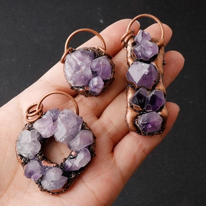 Ensemble de pendentifs en améthyste naturelle brute avec cadre en bronze vintage