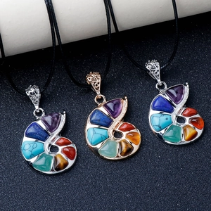 Collier Pendentif Coquillage Incrusté de Pierres de Cristal Naturelles 7 Chakra Spirale Forme de Nautile Or Argent Plaqué Bijoux de Guérison en Améthyste