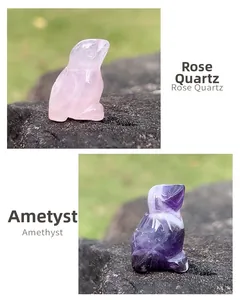 Detail von Mini-Vogel-Tierfiguren aus Rosenquarz und Amethyst-Naturstein-Gravur