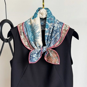 Foulard Élégant Imprimé Jungle Tropicale Femme Mélange de Soie de Mûrier et Laine Foulard Carré Motif Botanique Ourlet Roulé