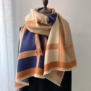 Women's autumn color-block scarf with horse carriage pattern and soft tassels