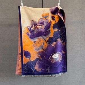 Écharpe artistique en jacquard de lotus avec style de peinture à l'encre violet et orange