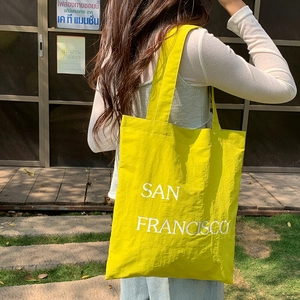 Borsa tote in nylon giallo vivace con stampa San Francisco per uno stile casual quotidiano