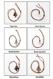 Vue détaillée de six pendentifs fleurs en pierre naturelle dont l'œil de tigre