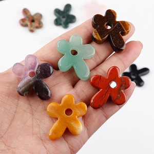 Pendentifs fleur à cinq pétales en pierre naturelle avec trou central en couleurs mixtes
