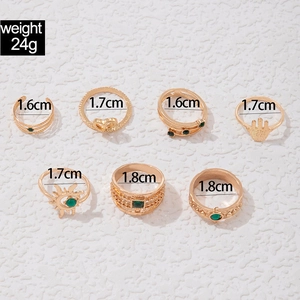 Detailsicht des 7-teiligen Goldring-Sets mit 24g Gewicht und diversen Innendurchmessern