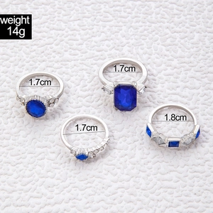 Detaillierte Größenangaben für 4-teiliges Silberring-Set mit blauen Steinen und 14g Gewicht