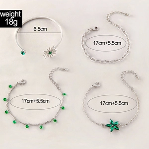 Vue détaillée du lot de bracelets argentés multicouches avec cristaux verts et fleurs