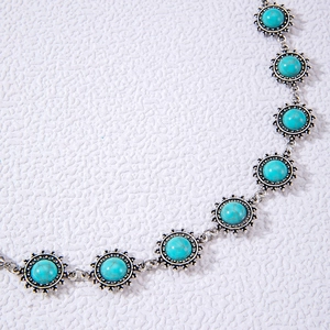 Chevillère vintage en alliage argenté avec turquoise et gravures de style bohème