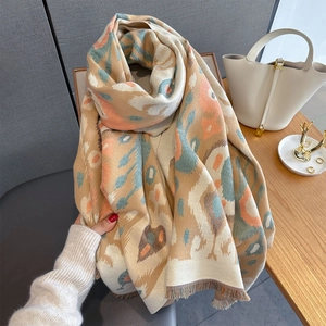 Retro geometric heart print scarf with fringe tassels in beige orange and teal