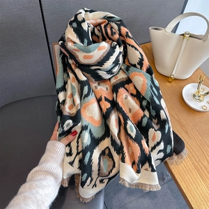 Thick warm cashmere-feel scarf with paisley patterns and soft fringes for women