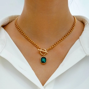 Collier vintage doré avec pendentif goutte émeraude et fermoir en T pour femmes