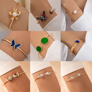 Bracelet Jonc Ouvert Vintage Pour Femme Alliage Plaqué Or Fleur Papillon Étoile Lune Künstliche Perle Fantaisie Turquoise Bijoux