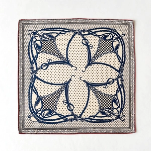 Vintage-Seidenschal aus Wolle mit Reiterkettenprint und roter Randeinfassung