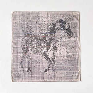 Carré en soie et laine à motif cheval géométrique et pois au style artistique
