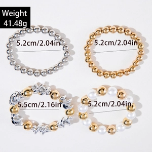 Détail d'un lot de 4 bracelets à perles dorées et argentées avec poids et dimensions