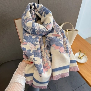 Écharpe épaisse à motif floral phoenix jacquard en blanc crème avec pompons roses