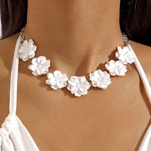 Collier Ras De Cou Élégant À Fleurs De Camélia Blanc Pour Femmes En Alliage Avec Pétales Floraux En Résine Bijoux Réglables