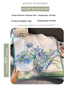Dettaglio di un foulard in seta 70x70cm con stampa iris e bordi cuciti verdi