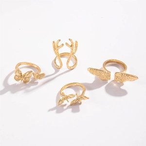 Goldenes Ring-Set mit Schmetterlings- und Hirschgeweih-Motiv und gehämmerter Vintage-Textur