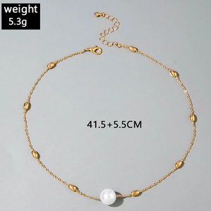 Detail der Goldperlenkette mit Karabinerschluss und Maßen von 41,5+5,5 cm