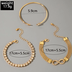 Ensemble de trois bracelets dorés montrant les dimensions et spécifications du produit