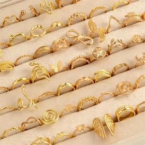 Set di Anelli in Lega d'Oro Vintage per Donna Retrò Serpente Ala Cuore Farfalla Design Cavo Anelli in Stile Boho