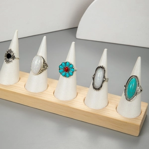 Ensemble de cinq bagues bohémiennes vintage en argent avec turquoise et motifs ethniques