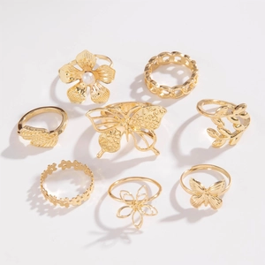 Set de 8 bagues dorées avec motifs papillon, fleur, feuille et perles d'imitation