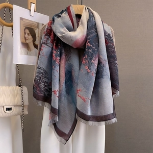 Autumn soft cashmere-feel scarf with vintage artistic print and delicate tassels