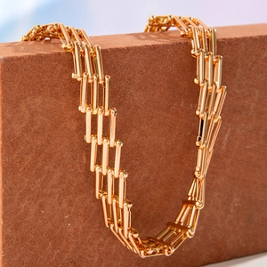 Polierte goldene Gliederkette mit industriellem Mesh-Scharnier-Design für Damen