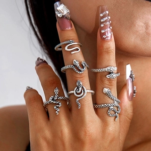 Bagues Serpent Gothiques pour Hommes Femmes Vintage Punk Couleur Argent Antique Alliage Sculpté Bagues de Phalange Halloween Fête Bijoux Cadeau