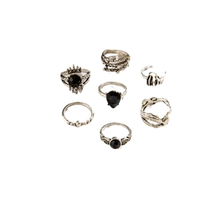 Retro gothic seven-piece ring set with black gemstones and dark punk skull claw designs