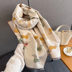 Écharpe tricotée d'hiver avec motifs teckel colorés et pompons gris pour femme