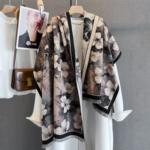 Écharpe vintage style cachemire à imprimé floral avec de jolies franges fines