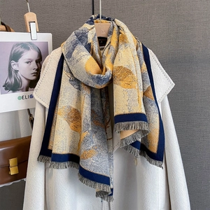 Écharpe femme toucher cachemire avec motifs de feuilles en jaune et bleu marine