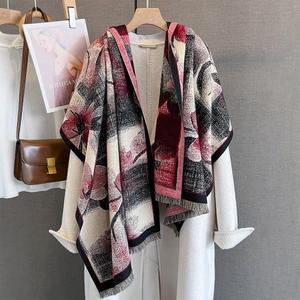 Écharpe d'automne à imprimé floral vintage avec blocs de couleurs rouge et noir et franges