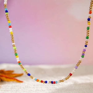 Collier de perles colorées avec étoile de mer pour un style de plage bohème chic