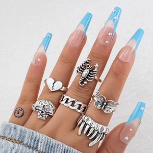 6-delige vintage zilveren gothic ringenset met doodskop, schorpioen en vlinderontwerpen