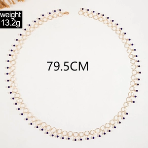 Detalle del collar dorado de 79,5 cm con cuentas azul marino y peso de 13,2 g