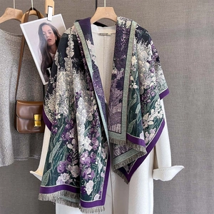 Sciarpa floreale in finto cashmere con nappe e motivi botanici viola e verdi