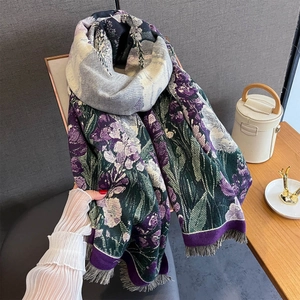 Sciarpa invernale in finto cashmere con stampa floreale e nappe per le donne