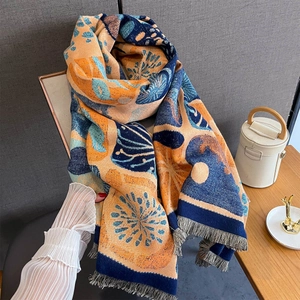 Sciarpa invernale in finto cashmere con motivi floreali astratti arancioni e blu navy