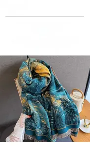 Détail de l'écharpe douce au toucher cachemire avec peinture à l'huile et franges grises