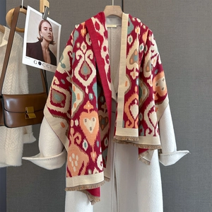Retro geometric heart print shawl with fringes on white coat for winter warmth