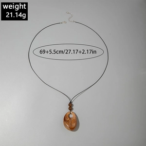Detail van lange bloemenketting met gewicht van 21,14g en lengtematen van 69+5,5 cm