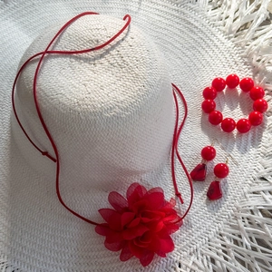 Dettagli del set di gioielli estivi con collana a rosa rossa e perline in acrilico
